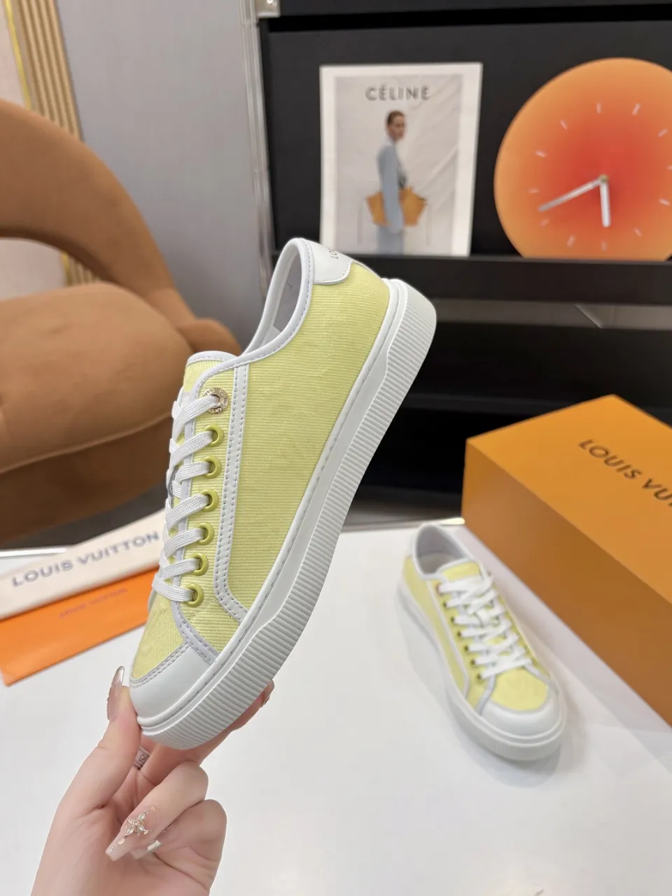 p580🐮🐮 LV couple skate shoes｜Classic jacquard, the ultimate code for a sweet outing! 👫** This pair of shoes is Louis Vuitton's love letter to fashionistas💌 - **classic presbyopic skate shoes**, the perfect choice for couples to go out on the street!  🔸 **Luxury details are a must-have**: Jacquard fabric  🔸 **So comfortable that you don’t want to take it off**: The sheepskin lining is skin-friendly and breathable, warm in autumn and winter without stuffing your feet, refreshing in spring and summer without being sticky, and you can wear it with a high-end feel in all seasons!  🔸 **Steady sense of security**: Non-slip rubber outsole, perfect grip, accompanying you through romantic streets.  **💑 Couple outfit inspiration**: ▪️ For boys, pair with leggings + baseball cap for a trendy street look!  ▪️ Girls can wear short skirts or shark pants, and the sweet and cool style is easy to choose~ **#Louis Vuitton #couple shoes #presbyopia classic** **👉 Click to collect and become the most fashionable CP in the circle of friends with him! ** Fabric: Imported cowhide/classic jacquard fabric Lining: Sheepskin lining Sole: Original rubber sole Size: Women’s size 35-42 (40/41/42 customized) Men’s size 39-45 (39.45 customized)